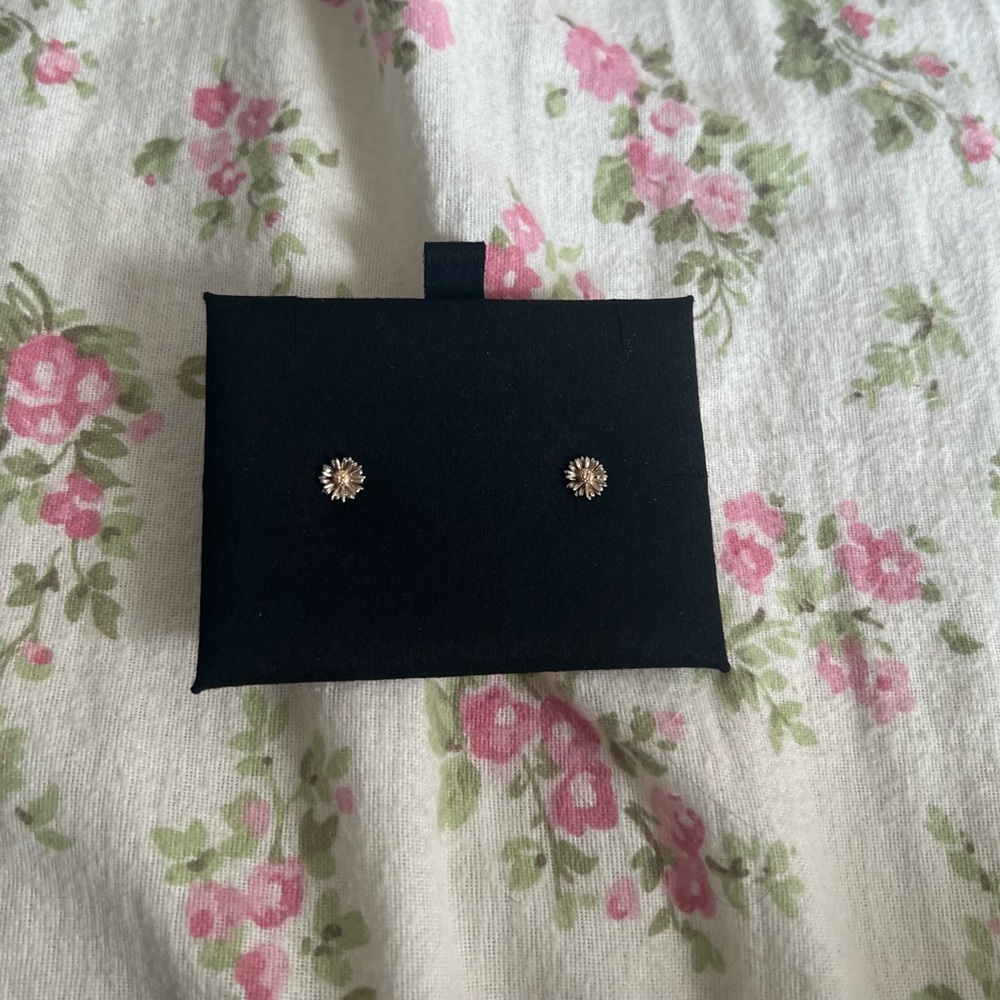 Bernard James 14K Flora Daisy Earrings
